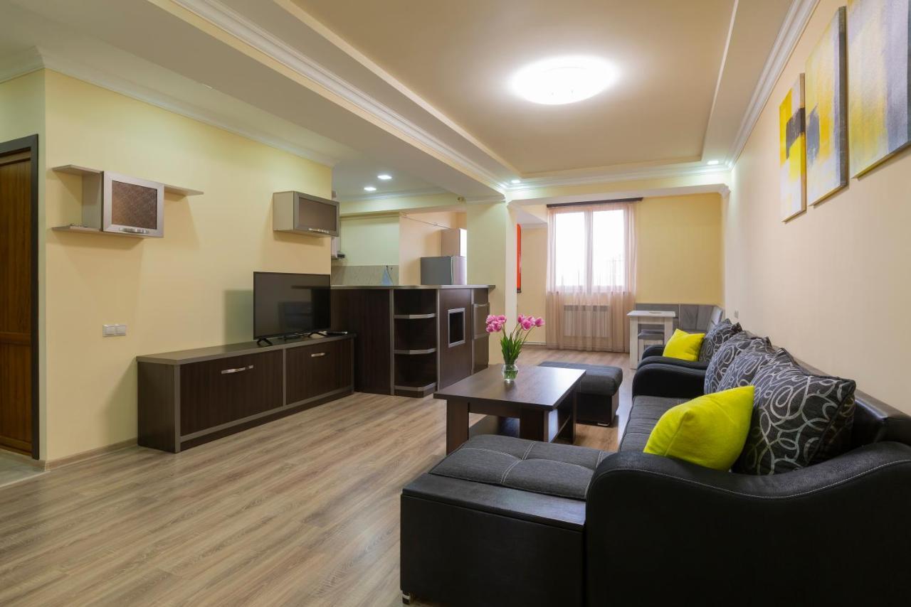 Umba Apartment N5 - Balcony And Mount Ararat View Jerevan Buitenkant foto